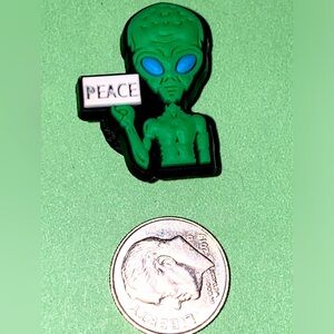 (10 for $15) Alien with a Peace sign Crocs Shoes Charms